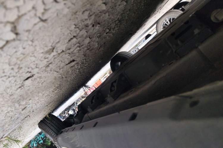 Used NETA V 2021 Long-Range Entertainment Edition Upgrade Model Chassis Front Left