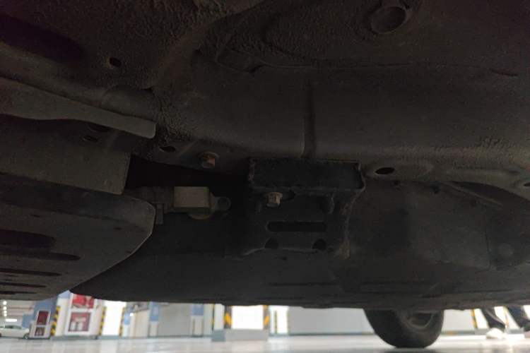 Used NETA V 2021 Long-Range Entertainment Edition Upgrade Model Chassis Front Left