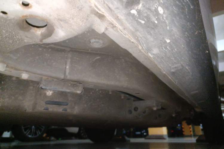 Used NETA V 2021 Long-Range Entertainment Edition Upgrade Model Chassis Front Left