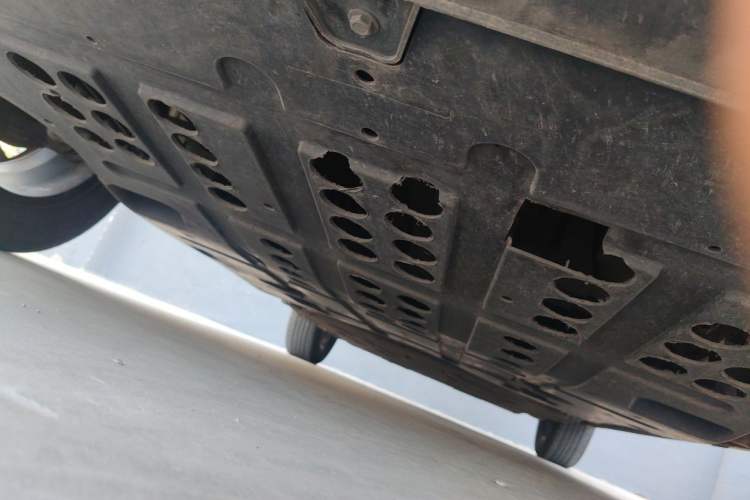 Used NETA V 2021 Long-Range Entertainment Edition Upgrade Model Chassis Front