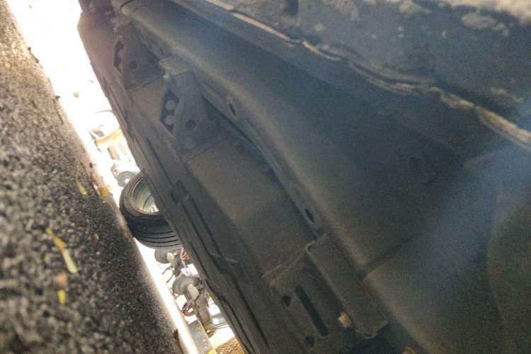 Used NETA V 2021 Long-Range Entertainment Edition Chassis Front Right