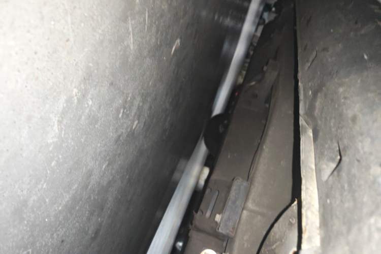 Used NETA V 2021 Long-Range Entertainment Edition Upgrade Model Chassis Front Right