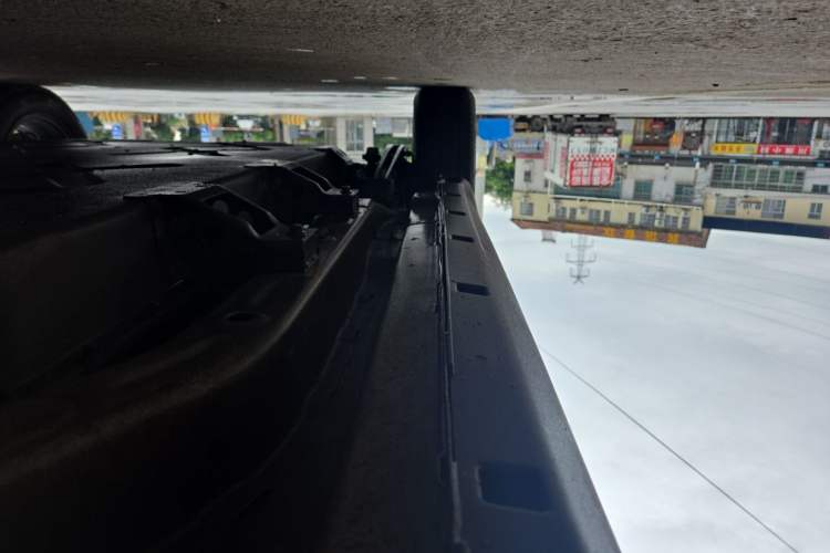 Used NETA V 2021 Long-Range Entertainment Edition Chassis Front Right