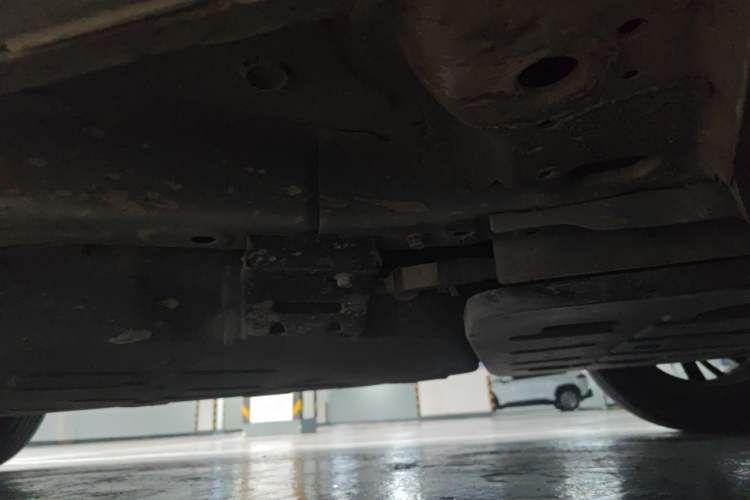 Used NETA V 2021 Long-Range Entertainment Edition Upgrade Model Chassis Front Right