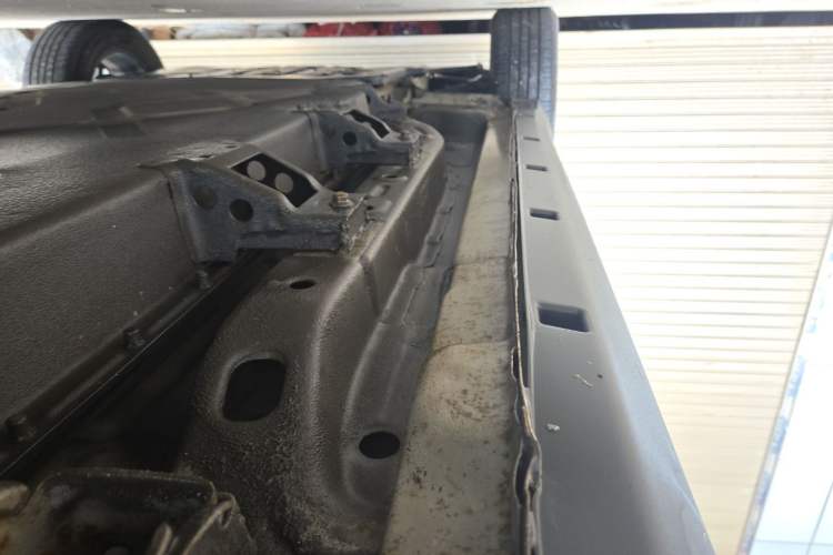 Used NETA V 2021 Long-Range Entertainment Edition Chassis Rear Left