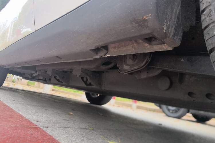 Used NETA V 2021 Long-Range Entertainment Edition Upgrade Model Chassis Rear Left