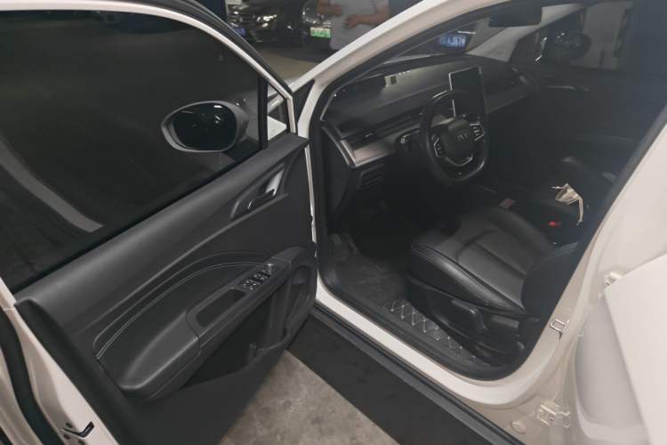 Used NETA V 2021 Long-Range Entertainment Edition Driver Seat