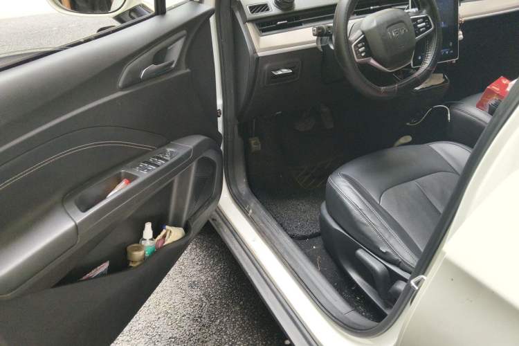 Used NETA V 2021 Long-Range Entertainment Edition Driver Seat