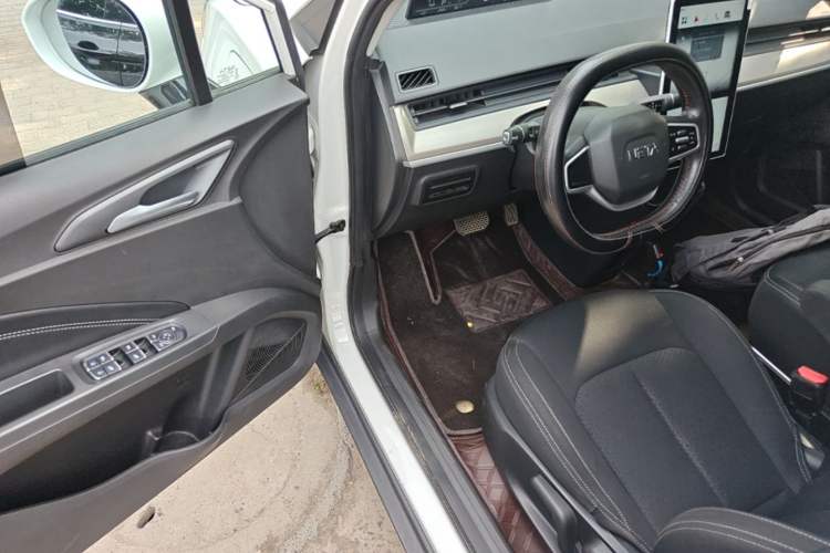 Used NETA V 2021 Standard Range Entertainment Version – Upgraded Model Driver Seat