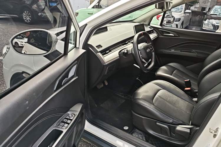 Used NETA V 2021 Long-Range Entertainment Edition Upgrade Model Driver Seat