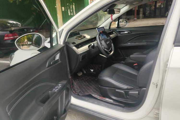 Used NETA V 2021 Long-Range Entertainment Edition Upgrade Model Driver Seat