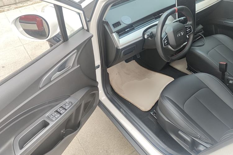 Used NETA V 2021 Long-Range Entertainment Edition Upgrade Model Driver Seat