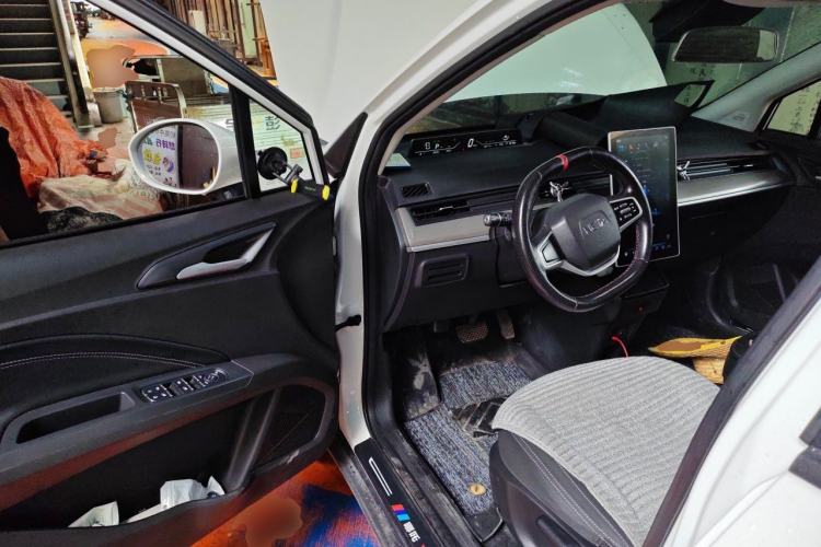 Used NETA V 2021 Standard Range Entertainment Version – Upgraded Model Driver Seat