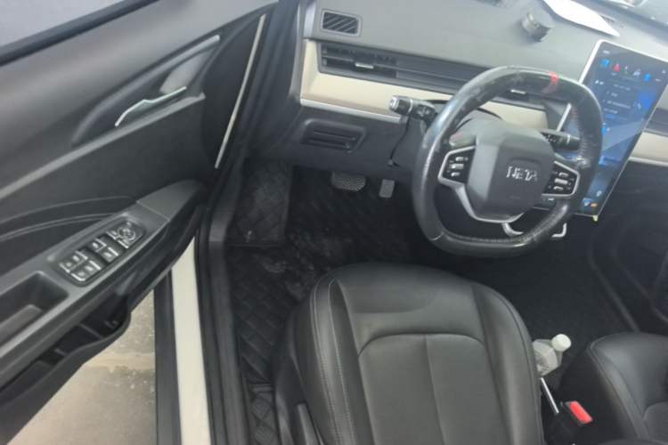 Used NETA V 2021 Long-Range Entertainment Edition Upgrade Model Driver Seat