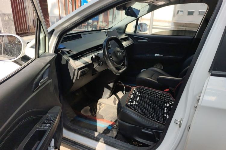 Used NETA V 2021 Long-Range Entertainment Edition Upgrade Model Driver Seat