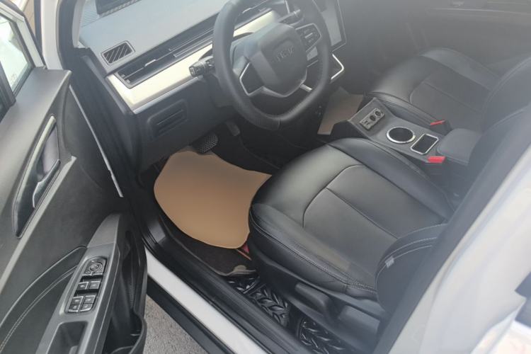 Used NETA V 2021 Standard Range Entertainment Version – Upgraded Model Driver Seat