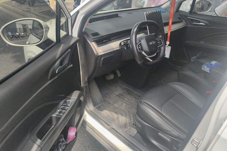 Used NETA V 2021 Long-Range Entertainment Edition Upgrade Model Driver Seat