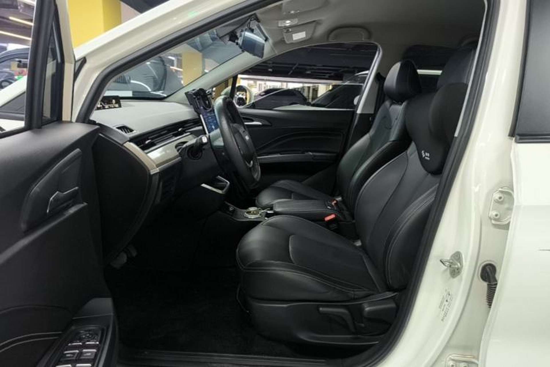 Used NETA V 2021 Long-Range Entertainment Edition Upgrade Model Driver Seat