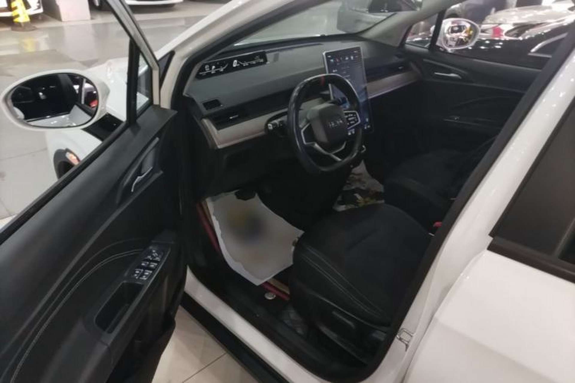 Used NETA V 2021 Standard Range Entertainment Version – Upgraded Model Driver Seat
