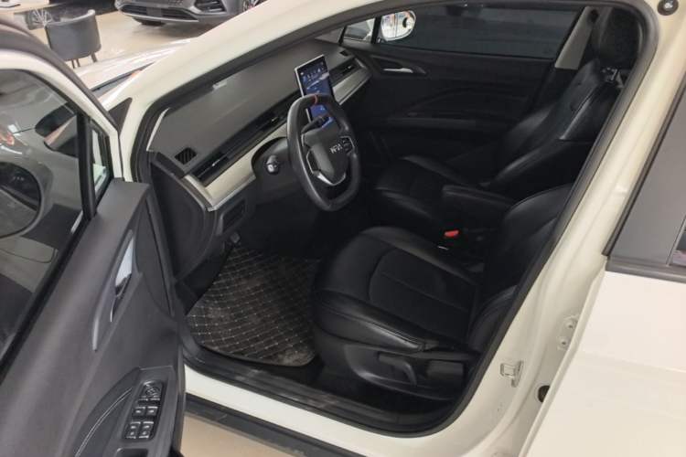 Used NETA V 2021 Standard Range Entertainment Version – Upgraded Model Driver Seat