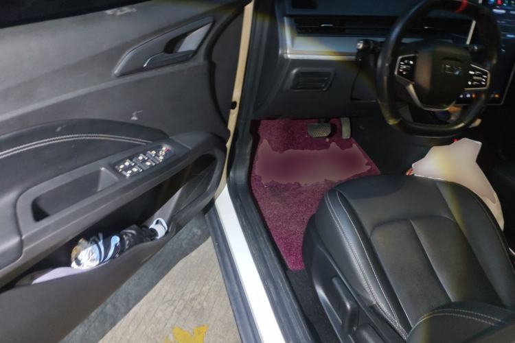 Used NETA V 2021 Long-Range Entertainment Edition Upgrade Model Driver Seat