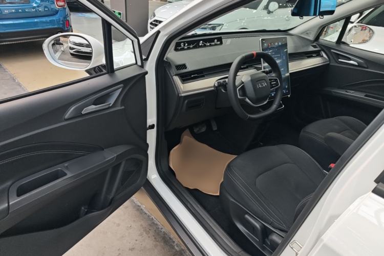 Used NETA V 2021 Standard Range Entertainment Version – Upgraded Model Driver Seat
