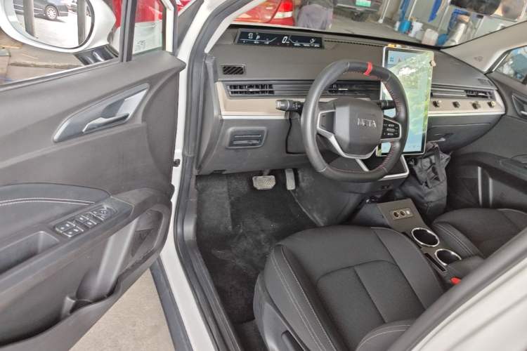 Used NETA V 2021 Standard Range Entertainment Version – Upgraded Model Driver Seat