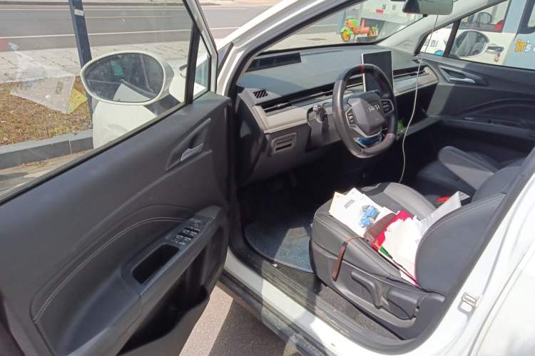 Used NETA V 2021 Long-Range Entertainment Edition Upgrade Model Driver Seat