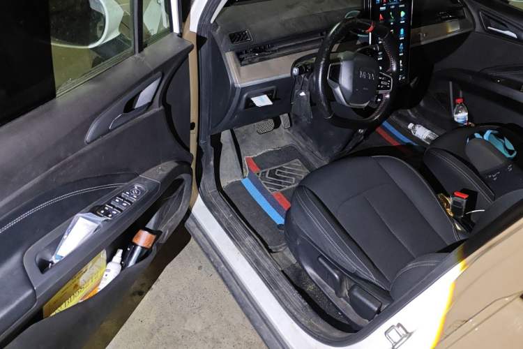 Used NETA V 2021 Standard Range Entertainment Version – Upgraded Model Driver Seat