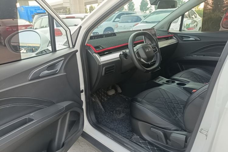 Used NETA V 2021 Standard Range Entertainment Version – Upgraded Model Driver Seat