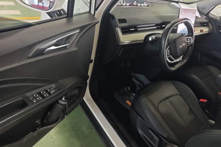 Used NETA V 2021 Long-Range Entertainment Edition Upgrade Model Driver Seat