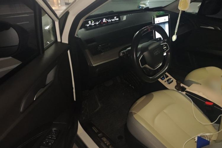 Used NETA V 2021 Standard Range Entertainment Version – Upgraded Model Driver Seat