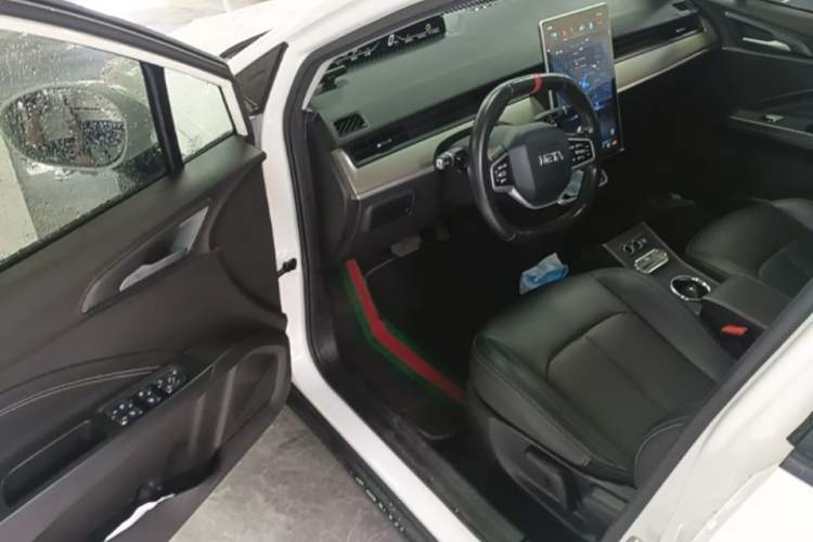 Used NETA V 2021 Long-Range Entertainment Edition Upgrade Model Driver Seat