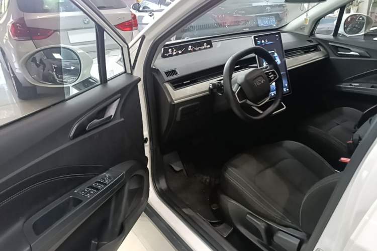Used NETA V 2021 Standard Range Entertainment Version – Upgraded Model Driver Seat