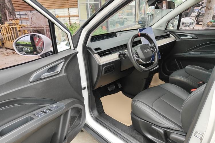 Used NETA V 2021 Long-Range Entertainment Edition Upgrade Model Driver Seat