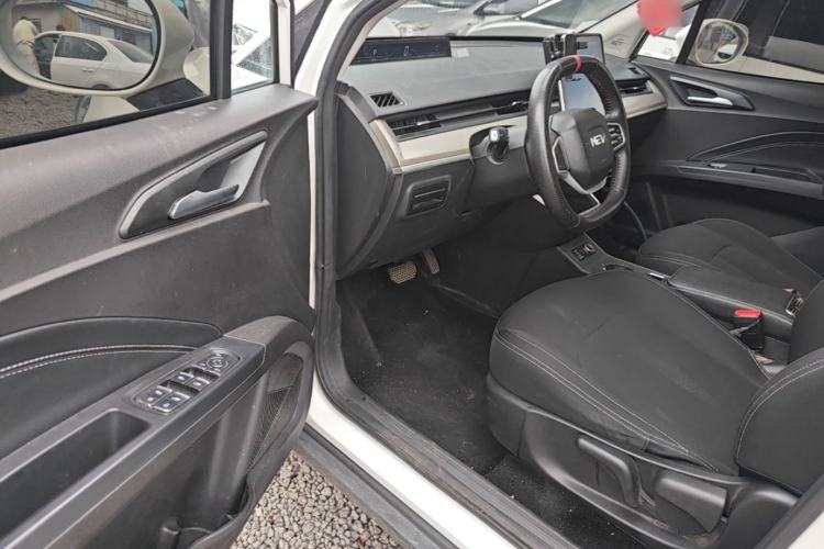 Used NETA V 2021 Standard Range Entertainment Version – Upgraded Model Driver Seat