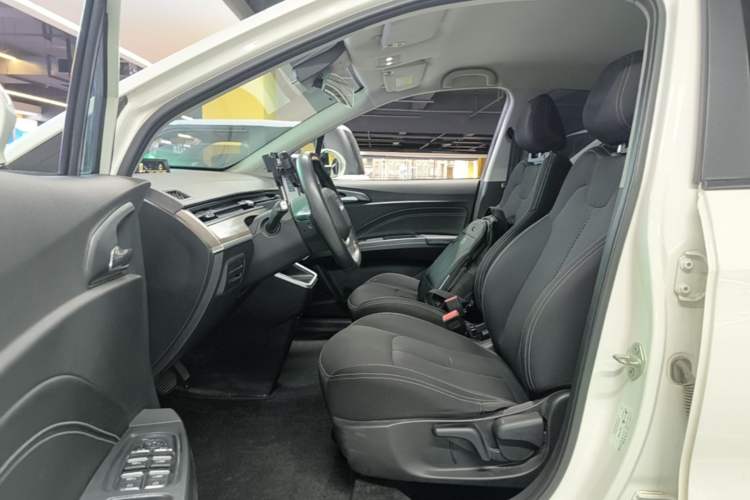 Used NETA V 2021 Standard Range Entertainment Version – Upgraded Model Driver Seat