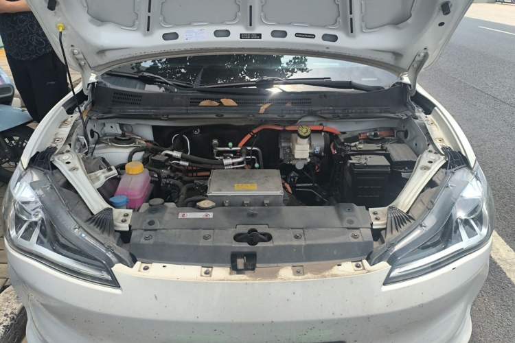 Used NETA V 2021 Long-Range Entertainment Edition Upgrade Model Engine Bay