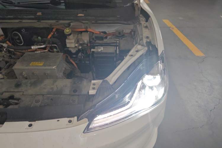 Used NETA V 2021 Long-Range Entertainment Edition Upgrade Model Engine Bay Left