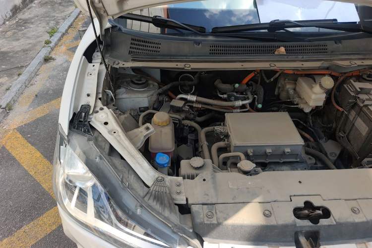 Used NETA V 2021 Long-Range Entertainment Edition Upgrade Model Engine Bay Right