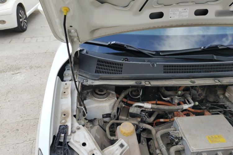 Used NETA V 2021 Long-Range Entertainment Edition Upgrade Model Engine Bay Right