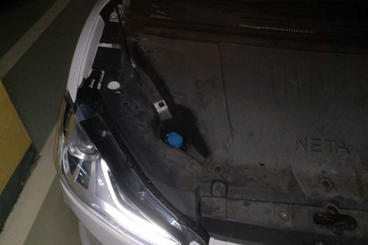Used NETA V 2021 Long-Range Entertainment Edition Upgrade Model Engine Bay Right