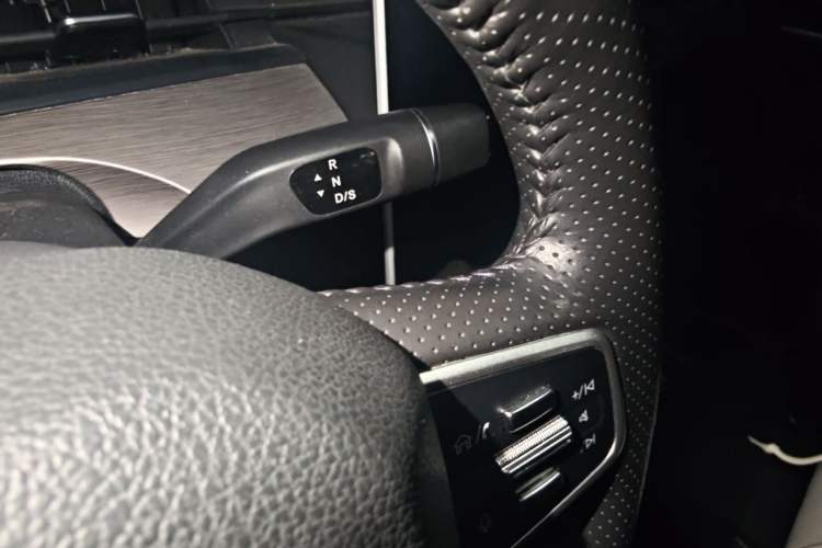 Used NETA V 2021 Long-Range Entertainment Edition Gear Lever