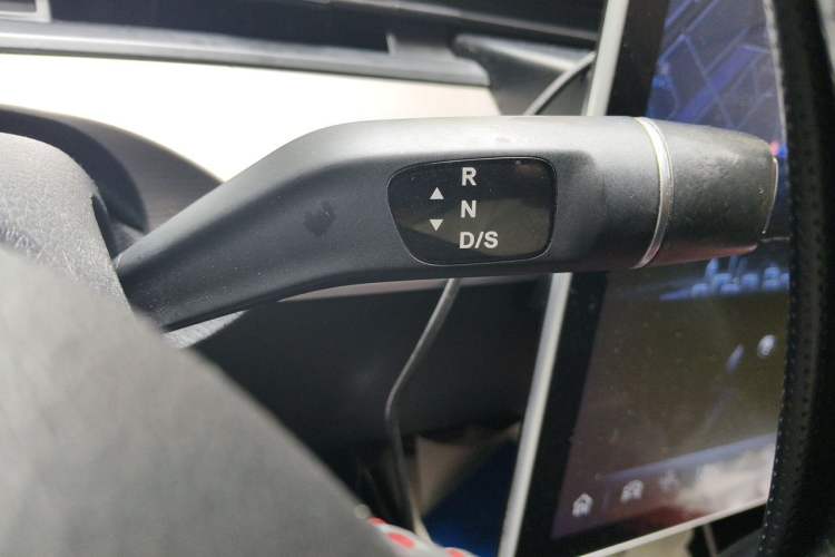 Used NETA V 2021 Long-Range Entertainment Edition Gear Lever
