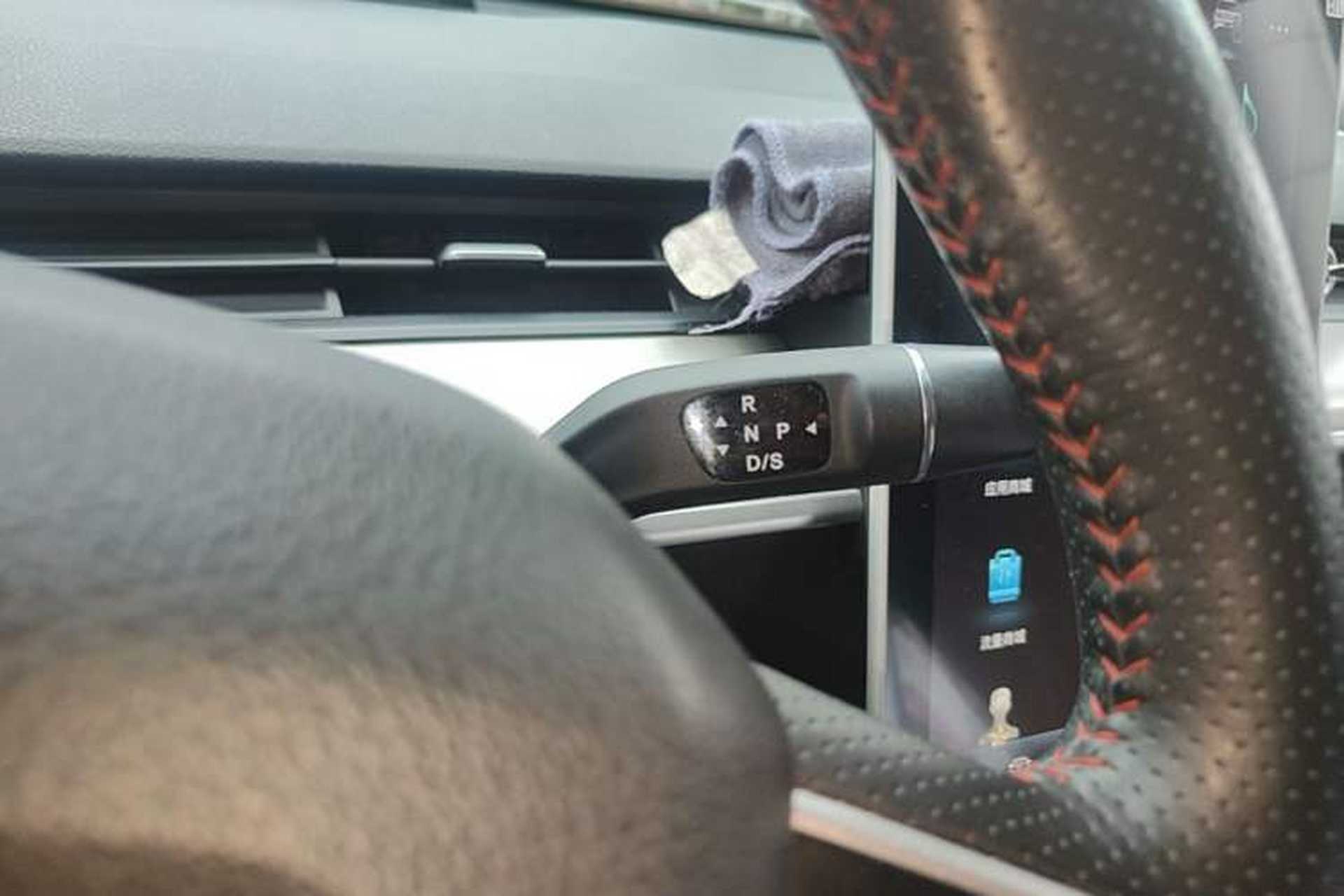 Used NETA V 2021 Standard Range Entertainment Version – Upgraded Model Gear Lever
