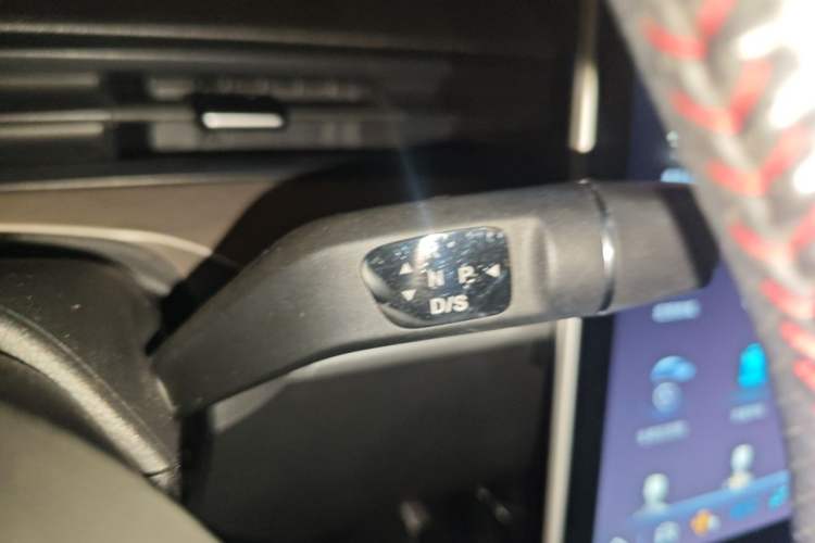Used NETA V 2021 Long-Range Entertainment Edition Upgrade Model Gear Lever