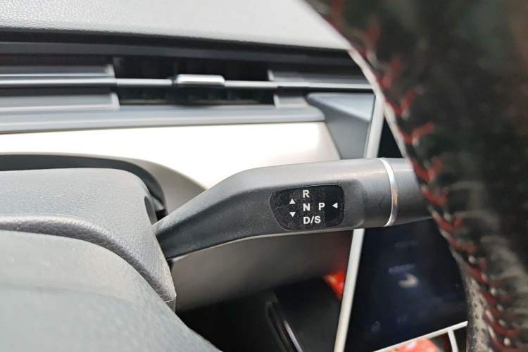 Used NETA V 2021 Long-Range Entertainment Edition Upgrade Model Gear Lever