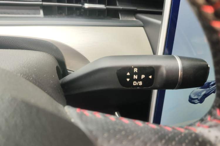 Used NETA V 2021 Long-Range Entertainment Edition Upgrade Model Gear Lever