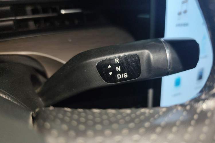 Used NETA V 2021 Standard Range Entertainment Edition Gear Lever