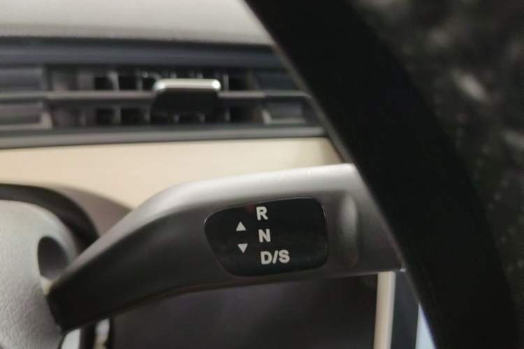 Used NETA V 2021 Long-Range Entertainment Edition Gear Lever